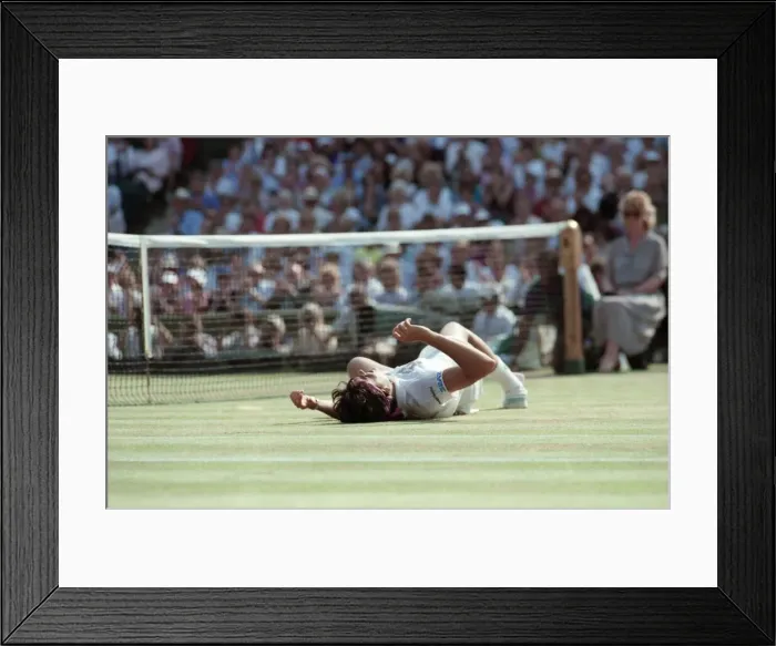 Framed Print : Wimbledon. Gabriella Sabatini v. Jennifer Capriati. July 1991 91-4353-098 Framed Print : Wimbledon. Gabriella Sabatini v. Jennifer Capriati. July 1991 91-4353-098