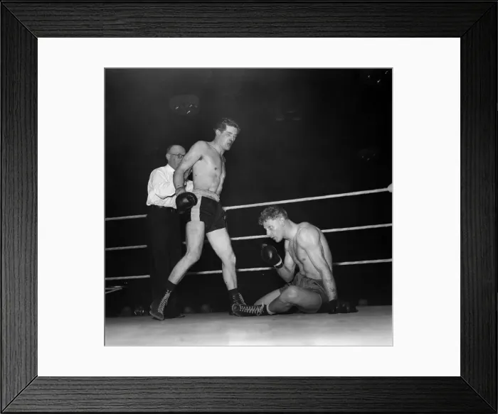 Framed Print : Boxing at Empress Hall Wally Thom v. Womber. April 1952 C1794-002 Boxing at Empress Hall Framed Print : Boxing at Empress Hall Wally Thom v. Womber. April 1952 C1794-002 Boxing at Empress Hall