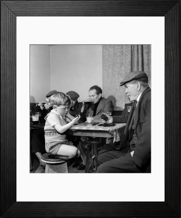 Framed Print : Paul Reynolds, 4 yrs. old, plays John William Moulson 80 yrs. old, at dominoes