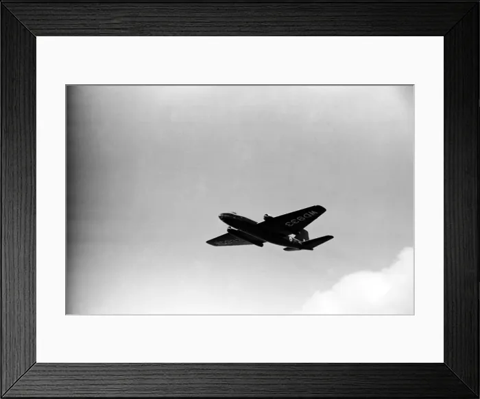 Framed Print : Farnborough Airshow. E. E. Canberra. September 1952 C4316a-022