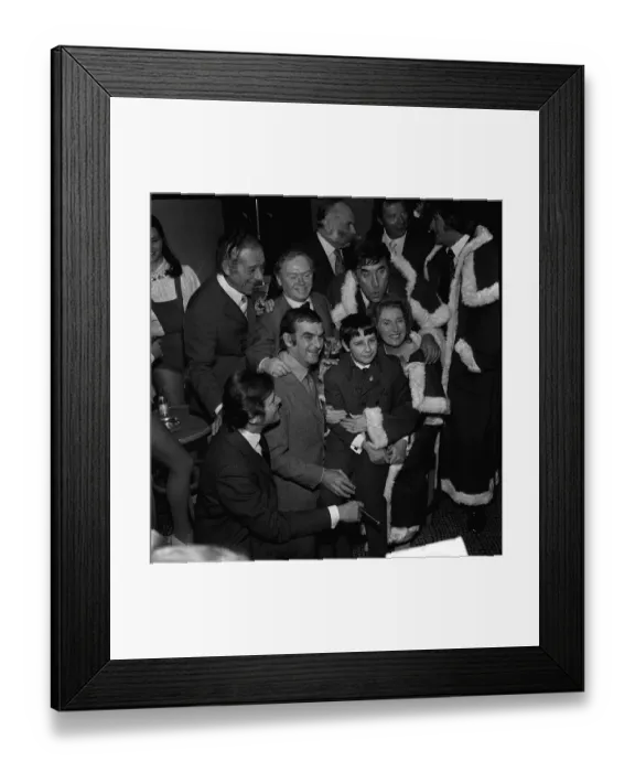 Framed Print : Variety club of Great Britain Dec 1971 honoured Richard Jones for raising £