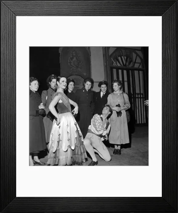 Framed Print : School children attend ballet matinee at Sadlers Wells. Svetlana Beriosova as the sugar Framed Print : School children attend ballet matinee at Sadlers Wells. Svetlana Beriosova as the sugar