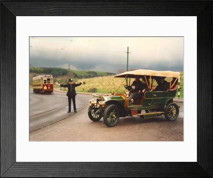 Framed Print : The 1906 Armstong Whitworth driven by Harry Smith and passenger his wife Mary is given