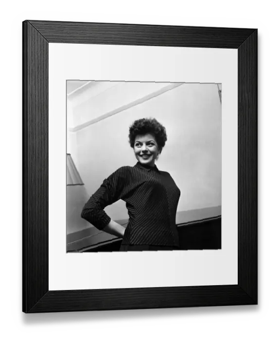 Framed Print : Actress and former Nippy'Joan Rice. March 1952 C1232-001