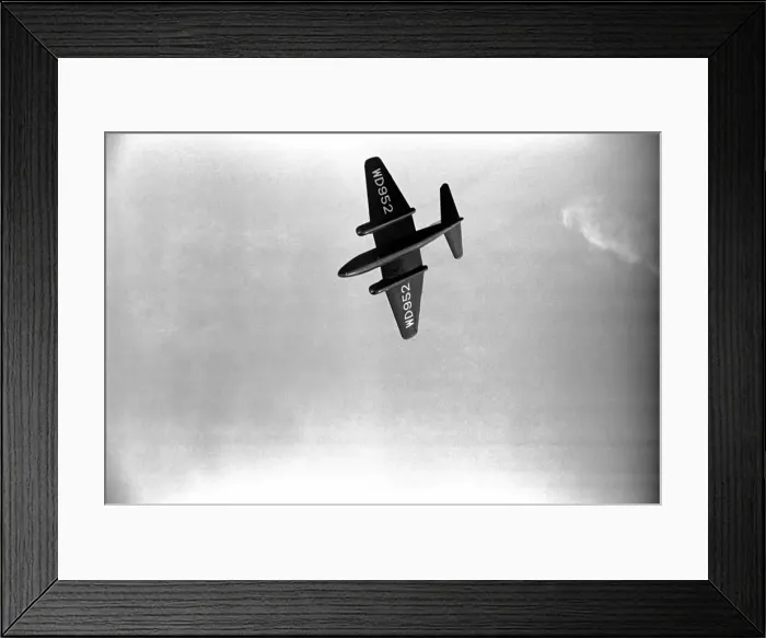 Framed Print : Farnborough Airshow. E. E. Canberra. September 1952 C4316a-028