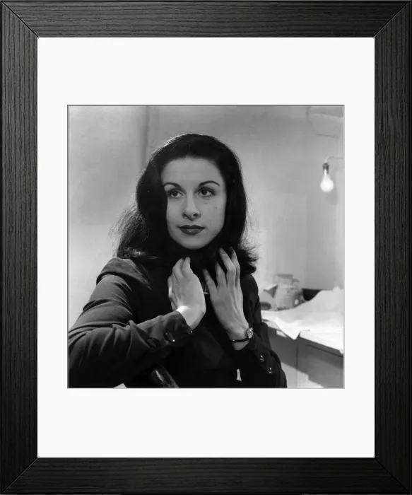 Framed Print : Violetta Elvin - Ballerina. March 1952 C1173-001