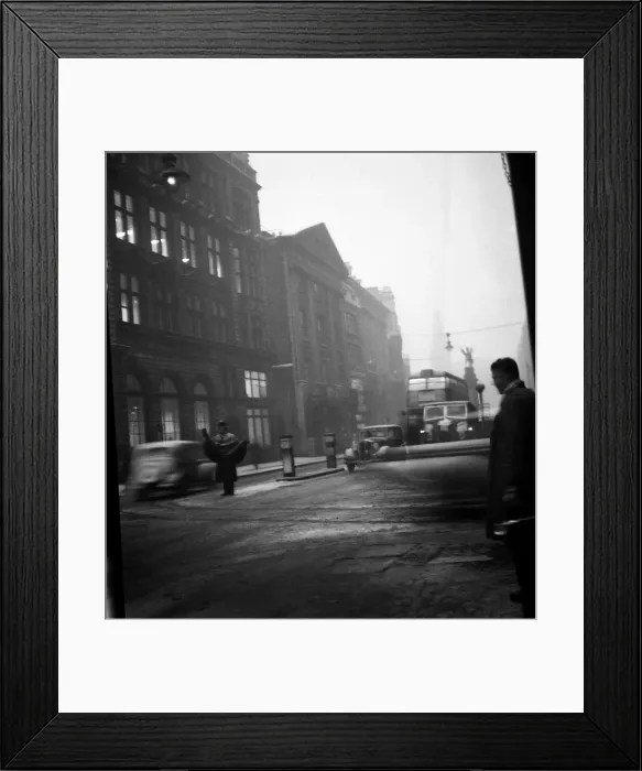 Framed Print : Fog scenes in the Strand. A policeman directs the traffic in the winter gloom