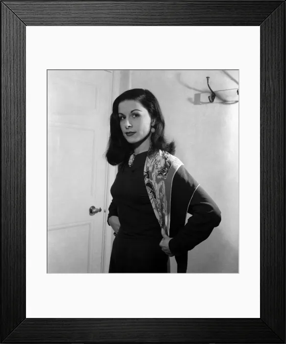 Framed Print : Violetta Elvin - Ballerina. March 1952 C1173 Framed Print : Violetta Elvin - Ballerina. March 1952 C1173