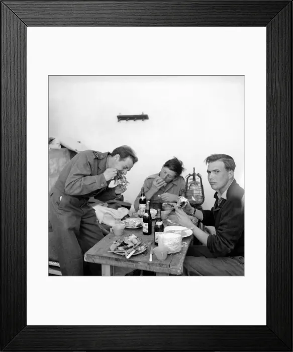 Framed Print : British soldiers in Trans Jordan seen here tucking into a lunch. March 1952 C1289-001