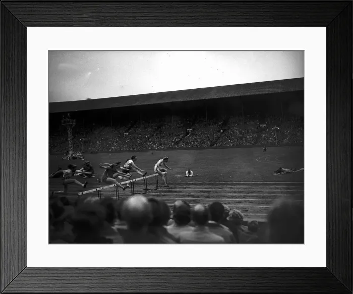 Framed Print : Fanny Blankers Koen wins from Maureen Gardner Aug 1948 at Wembley in the 80