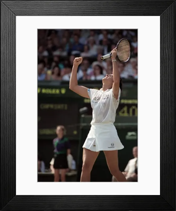 Framed Print : Wimbledon Tennis. Gabriella Sabatini v. Jennifer Capriati. July 1991 91-4261-026 Framed Print : Wimbledon Tennis. Gabriella Sabatini v. Jennifer Capriati. July 1991 91-4261-026
