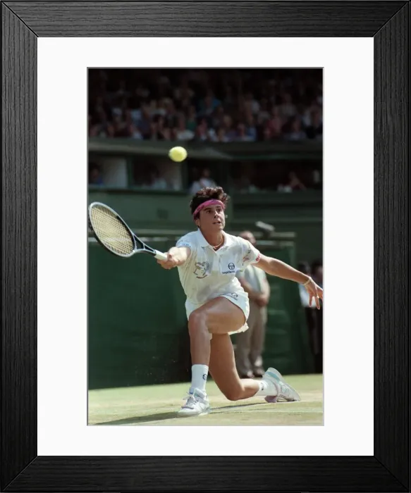Framed Print : Wimbledon Tennis. Womens Semi Final: Gabriella Sabatini v. Jennifer Capriati Framed Print : Wimbledon Tennis. Womens Semi Final: Gabriella Sabatini v. Jennifer Capriati
