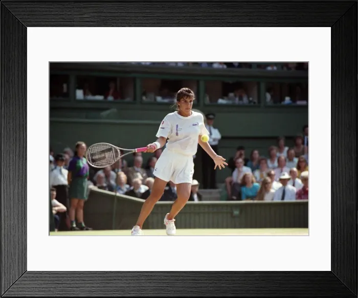 Framed Print : Wimbledon Tennis. Womens Semi Final: Gabriella Sabatini v. Jennifer Capriati Framed Print : Wimbledon Tennis. Womens Semi Final: Gabriella Sabatini v. Jennifer Capriati
