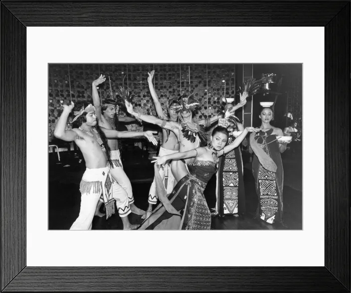 Framed Print : The Fiesta Filipina Dance Company at the London Hilton Hotel