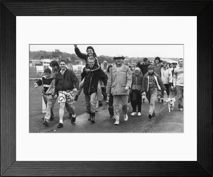 Framed Print : Members of Lindisfarne take part in the charity walk for schizophrenia research Framed Print : Members of Lindisfarne take part in the charity walk for schizophrenia research