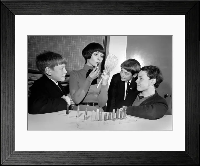 Framed Print : People of Hartford Secondary School. Keith Kay and Philip Robinson look on as model Ann Framed Print : People of Hartford Secondary School. Keith Kay and Philip Robinson look on as model Ann