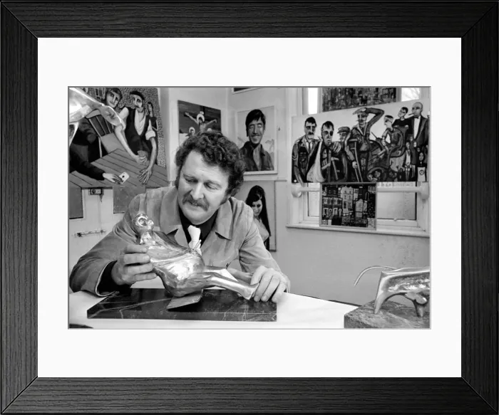 Framed Print : Liverpool art sculptor Arthur Dooley is proud of his latest work Framed Print : Liverpool art sculptor Arthur Dooley is proud of his latest work