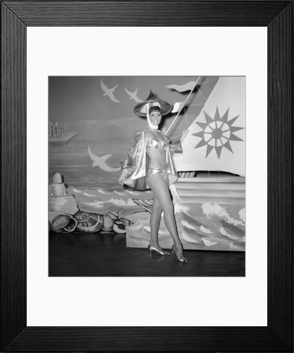 Framed Print : The Magic of the Minstrels'new show opens at the Victoria Palace Framed Print : The Magic of the Minstrels'new show opens at the Victoria Palace