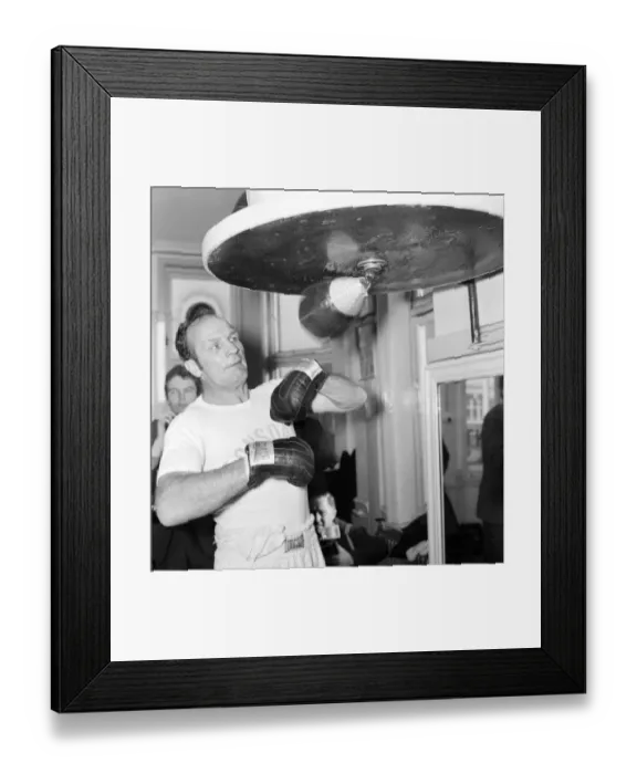 Framed Print : Former British Heavywight Boxing Champion Henry Cooper today had his first gym work-out