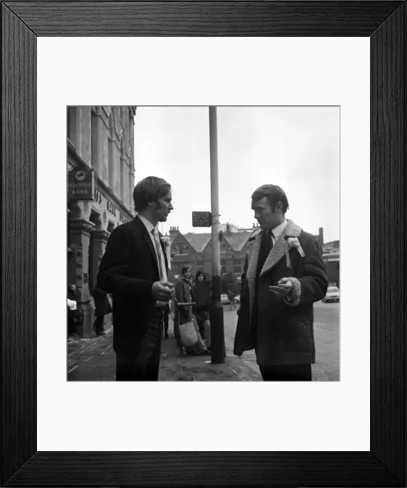 Framed Print : Polities: Wellingborough By Election. Mr. Michael Coney Independent candidate talking Framed Print : Polities: Wellingborough By Election. Mr. Michael Coney Independent candidate talking