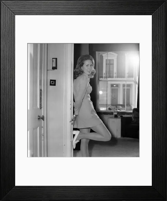 Framed Print : 23 year old Sarah MacDonald of Yateley, Hampshire, gave up her job as Personal Assistant Framed Print : 23 year old Sarah MacDonald of Yateley, Hampshire, gave up her job as Personal Assistant