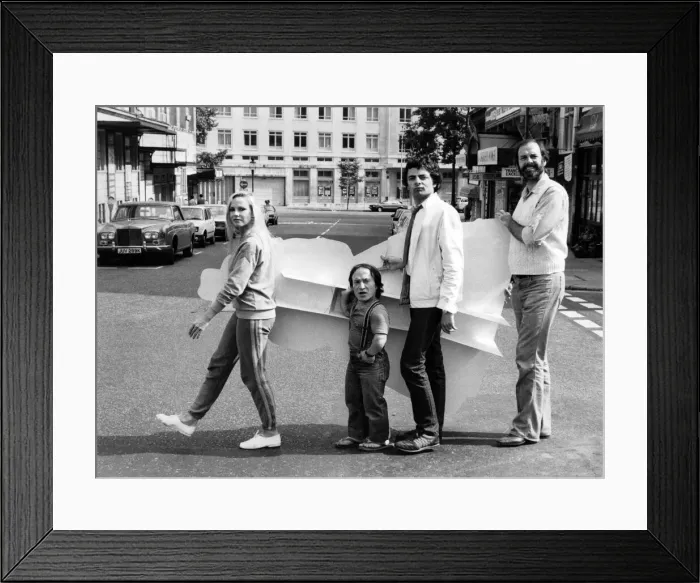 Framed Print : It was all rather a puzzle for passers-by in London as three of Britain Framed Print : It was all rather a puzzle for passers-by in London as three of Britain