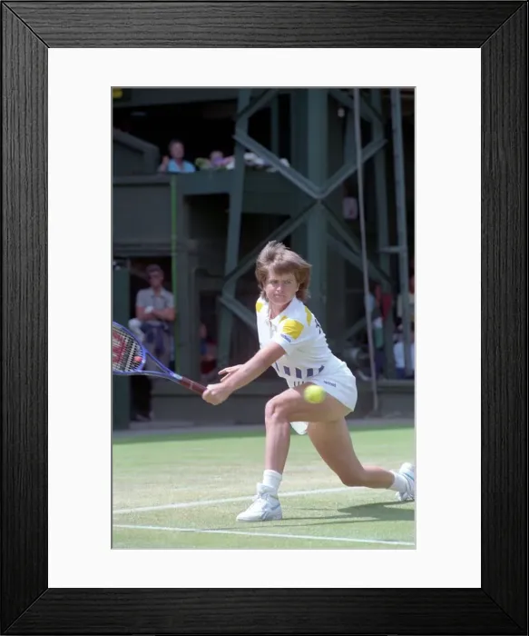 Framed Print : Wimbledon Tennis. Martina Navratilova v. Hanna Mandlikova. July 1989 89-3958-011 Framed Print : Wimbledon Tennis. Martina Navratilova v. Hanna Mandlikova. July 1989 89-3958-011