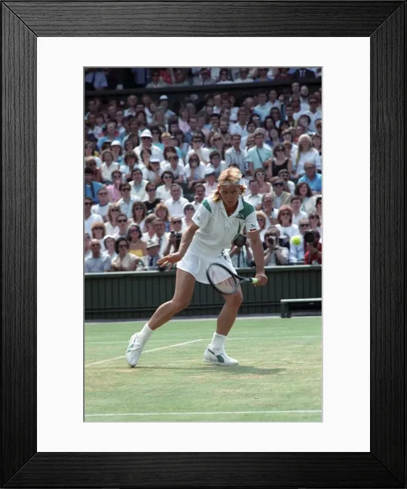Framed Print : Wimbledon. Semi Final Navratilova v. Evert. June 1988 88-3518-081