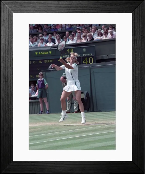 Framed Print : Wimbledon. Semi Final Navratilova v. Evert. June 1988 88-3518-078