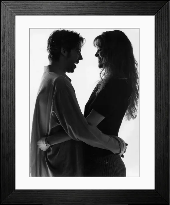 Framed Print : A couple enjoy a romantic cuddle Framed Print : A couple enjoy a romantic cuddle