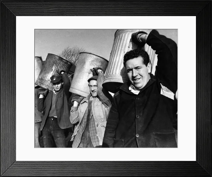Framed Print : A council is to consider a request for a Ratepayers Command performance for Pete Yeats