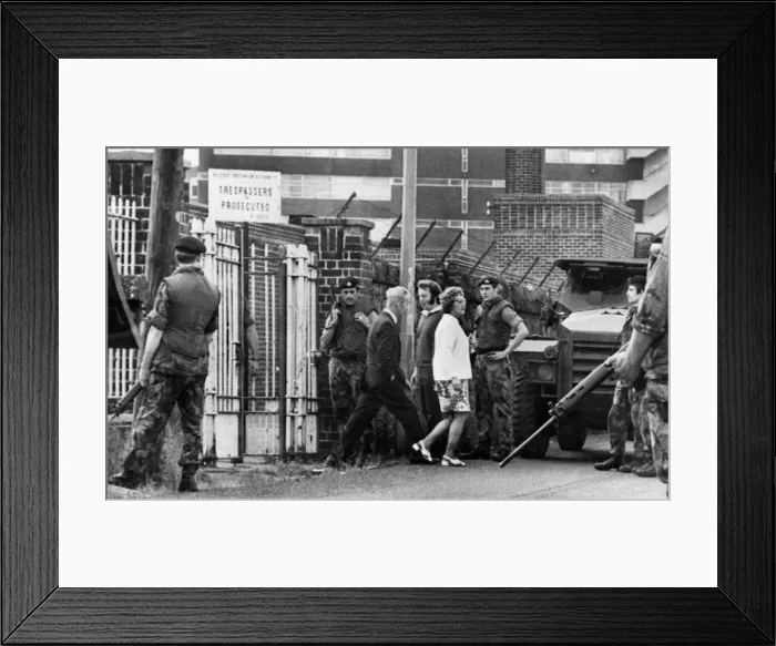 Framed Print : Record Turn-out in Ulster Poll. A record 70-80% of the voting population turned out Framed Print : Record Turn-out in Ulster Poll. A record 70-80% of the voting population turned out