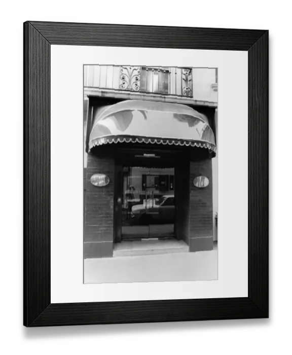 Framed Print : The outside of Tramps'night club in Jermyn Street, London