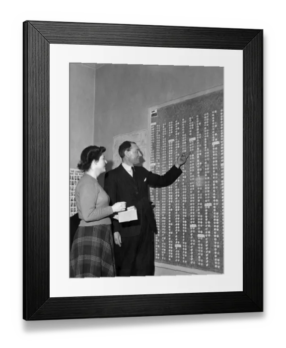 Framed Print : Election 1950: Mr. Leonard Smith, Chief Election Agent at Liberal headquarters