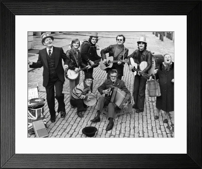 Framed Print : King Mustard. With his Jubilee Buskers the King