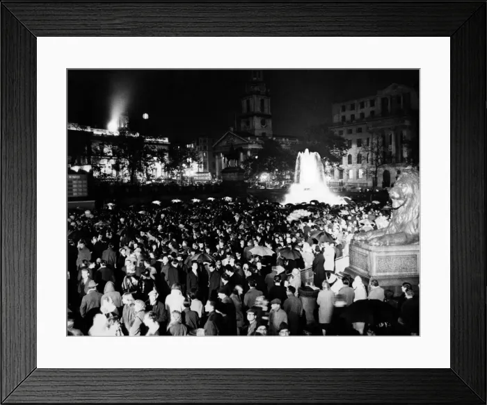 Framed Print : Cheers in the rain. Thousands jammed Trafalgar-square as the rain poured down last night