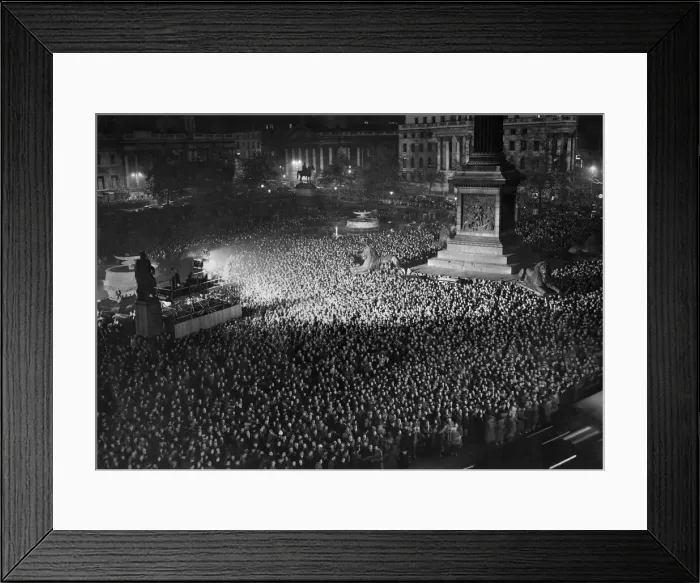Framed Print : General Elections 1951: Crowd of thousands jam Trafalgar square to see the Daily Mail