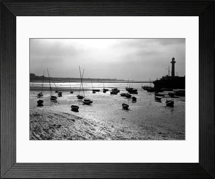 Framed Print : Margate Harbour. September 1952 C4386-005 Framed Print : Margate Harbour. September 1952 C4386-005