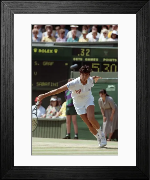 Framed Print : Wimbledon Ladies Tennis Final. Steffi Graf v. Gabriella Sabatini. July 1991 91-4293-172