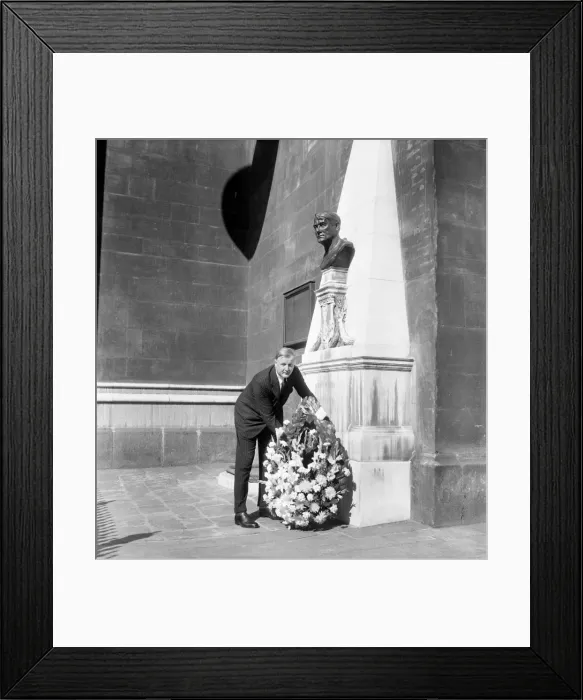 Framed Print : Mr. Cecil King at Lord Northcliffes Memorial. August 1952 C4069 Framed Print : Mr. Cecil King at Lord Northcliffes Memorial. August 1952 C4069