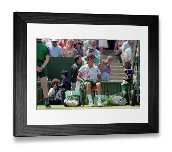 Framed Print : Wimbledon Ladies Tennis Final. Steffi Graf v. Gabriella Sabatini. July 1991 91-4293-123