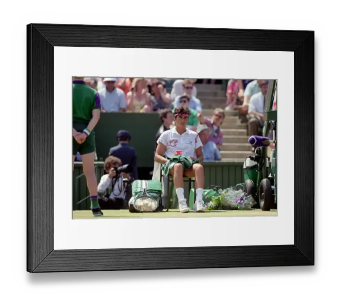 Framed Print : Wimbledon Ladies Tennis Final. Steffi Graf v. Gabriella Sabatini. July 1991 91-4293-117