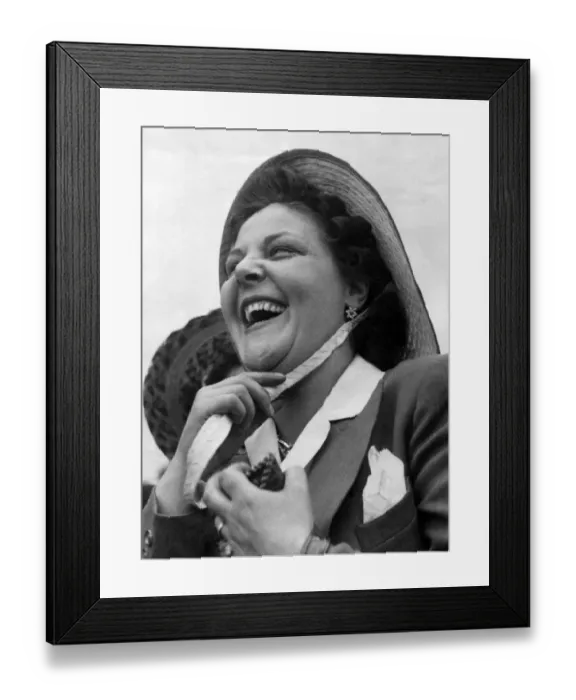 Framed Print : Miners wife Mrs. J. Applely at Festival Gardens during a day out