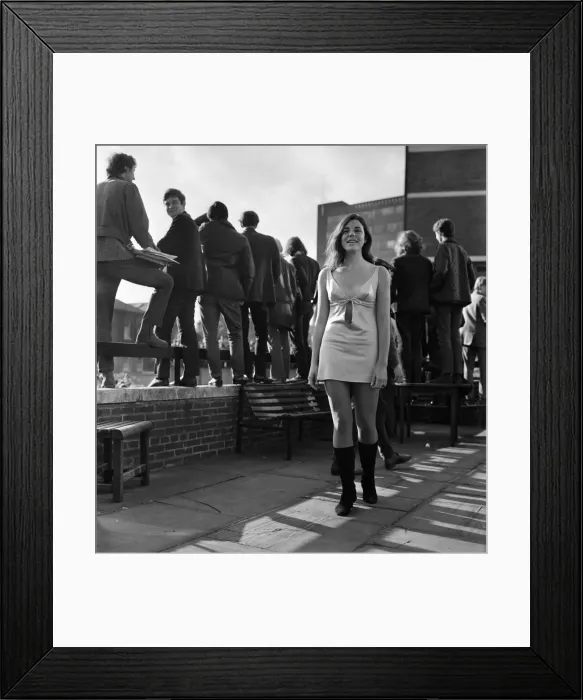 Framed Print : American student Suzanne Giddings in her revealing dress at Sheffield Students Union Framed Print : American student Suzanne Giddings in her revealing dress at Sheffield Students Union