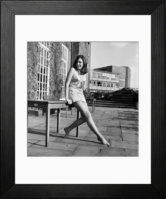 Framed Print : American student Suzanne Giddings in her revealing dress at Sheffield Students Union Framed Print : American student Suzanne Giddings in her revealing dress at Sheffield Students Union