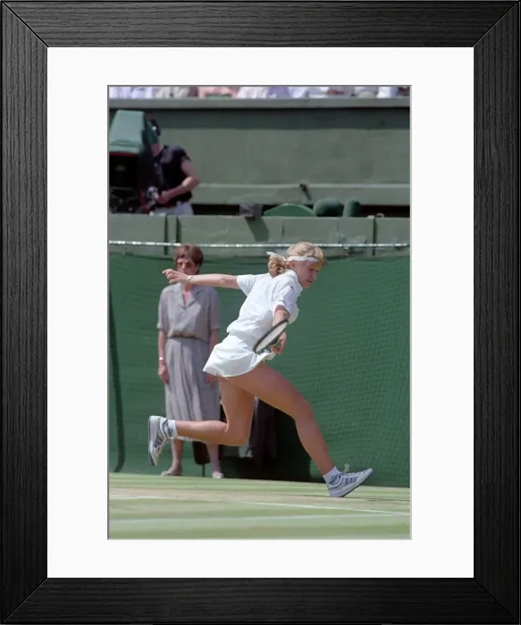 Framed Print : Wimbledon Ladies Tennis Final. Steffi Graf v. Gabriella Sabatini. July 1991 91-4293-099