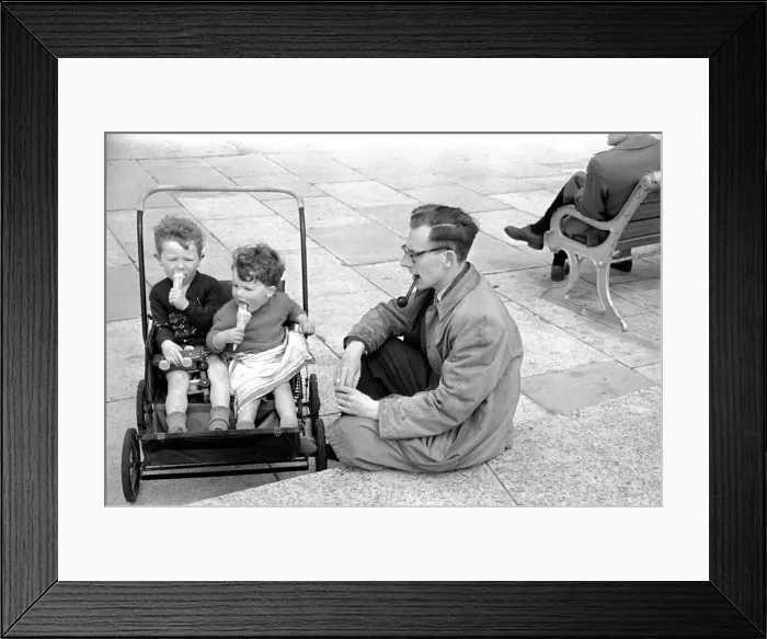 Framed Print : Holiday scenes. in and around Hastings. Two young boys in their pram enjoy a holiday ice