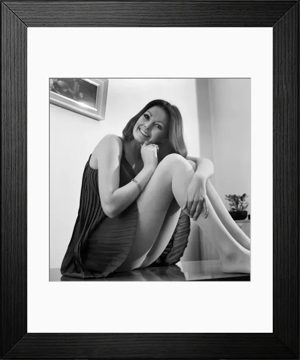 Framed Print : Model and actress Suzy Kidd poses for pictures modelling British fashions in her Holland Framed Print : Model and actress Suzy Kidd poses for pictures modelling British fashions in her Holland