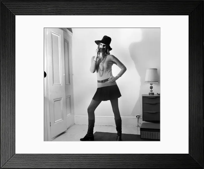 Framed Print : Model and actress Suzy Kidd poses for pictures modelling British fashions in her Holland Framed Print : Model and actress Suzy Kidd poses for pictures modelling British fashions in her Holland