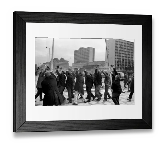 Framed Print : The picture shows workmen lifting a large sheet of plate glass on a lorry in the Euston Framed Print : The picture shows workmen lifting a large sheet of plate glass on a lorry in the Euston